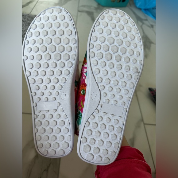 NWT Women’s floral sneakers - Picture 5 of 7